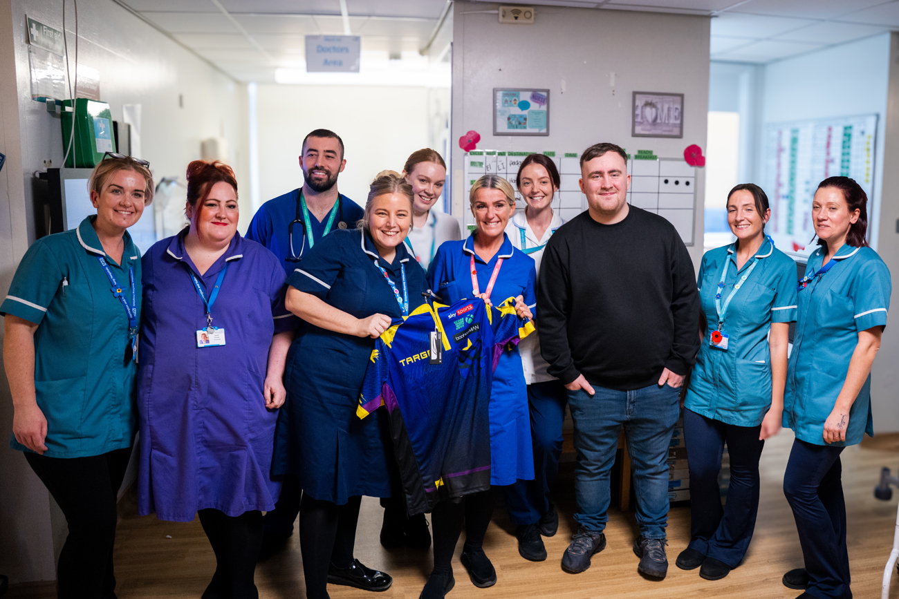 Luke Littler with Ward A9 staff 